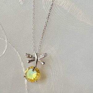 Avon Jewelry, Dragonfly Dance Yellow CZ Silver Tone Pendant Necklace N13